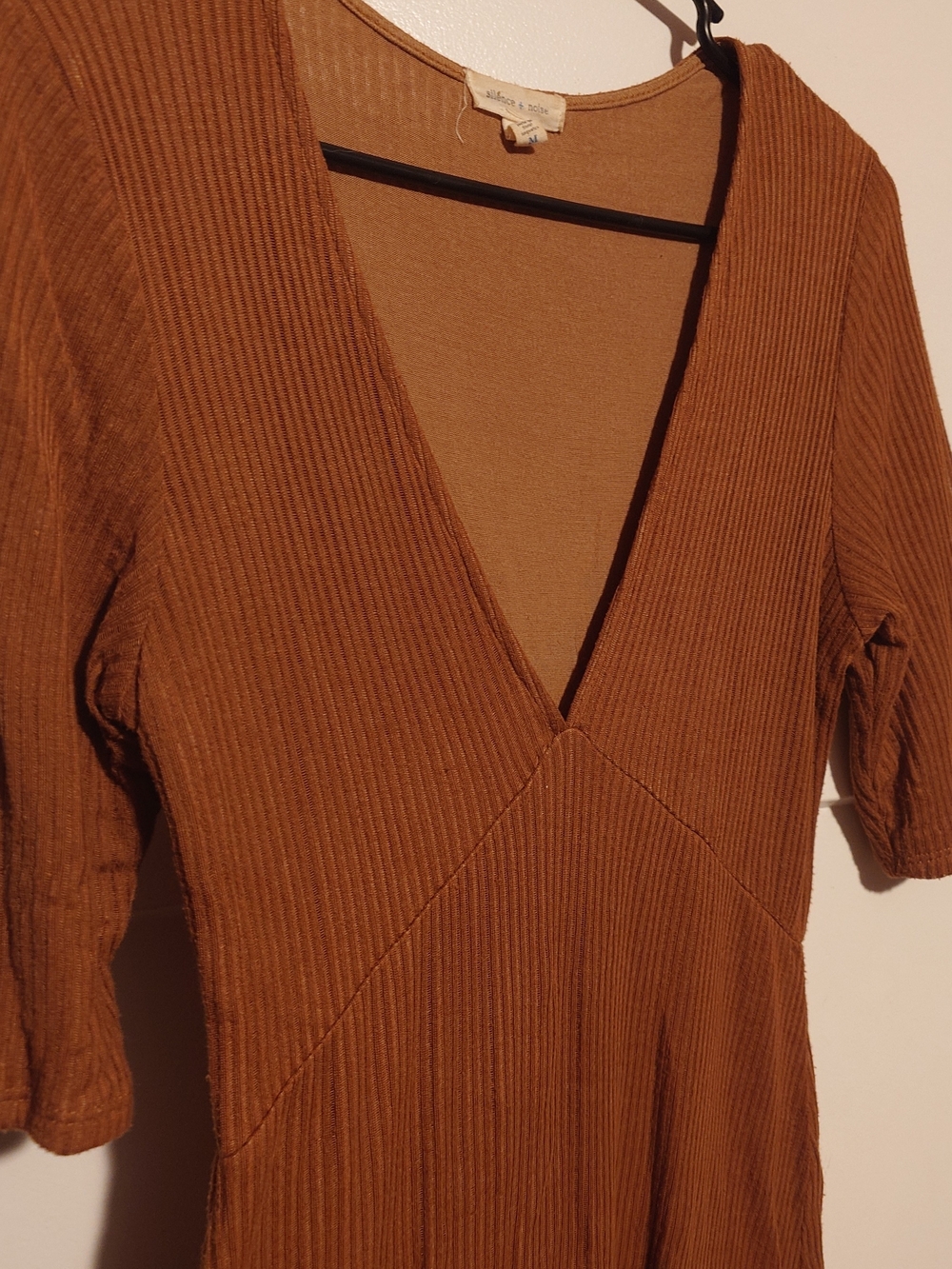 silence + noise Ribbed V-Neck Dress in Rust Orange Brown